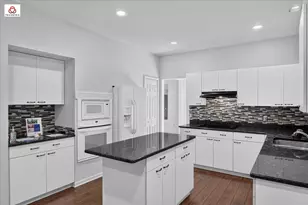 1431 Provincial Dr, Troy, MI 48084 - Photo 11