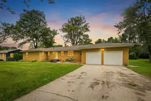 1615 Maiden Ln, Saint Joseph, MI 49085 - Photo 3