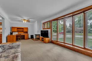 33576 Cindy St, Livonia, MI 48150 - Photo 9