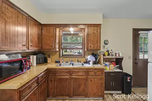 3822-3824 Burlingame Ave SW, Wyoming, MI 49509 - Photo 5