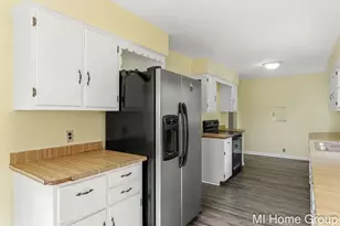 252 Thomas St, Allegan, MI 49010 - Photo 31