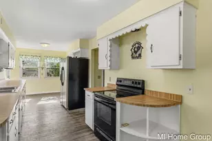 252 Thomas St, Allegan, MI 49010 - Photo 25
