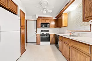 32917 Chapman Cir, Westland, MI 48185 - Photo 9