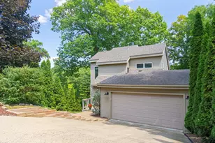 576 Fernhurst Ct, Lake Orion, MI 48362 - Photo 3