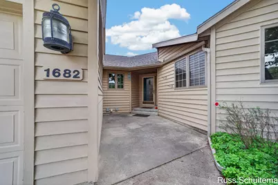1682 W Harbour Towne Circle, Muskegon, MI 49441 - Photo 5