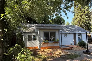 315 Kingsley Ave, Saint Joseph, MI 49085 - Photo 1