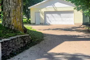 538 W Upton Ave, Reed City, MI 49677 - Photo 5