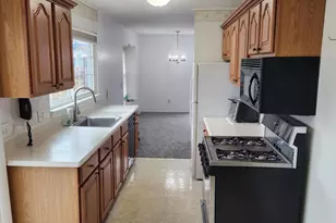 23553 Meeting Hall Ln, Novi, MI 48375 - Photo 9