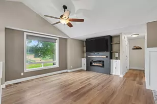 32190 Pinedale Ln, Gobles, MI 49055 - Photo 9