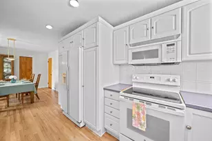 30906 Roycroft St, Livonia, MI 48154 - Photo 11