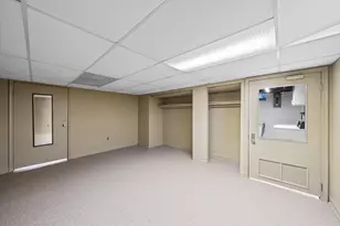 30906 Roycroft St, Livonia, MI 48154 - Photo 37