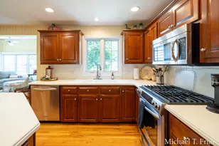 6479 Ridgemont Dr SE, Grand Rapids, MI 49546 - Photo 11
