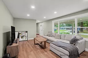 1107 Lancelot Dr, Muskegon, MI 49445 - Photo 9