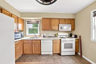 18799 Koester St, Riverview, MI 48193 - Photo 11