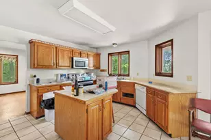 9856 Oak Forest Cir, Kalamazoo, MI 49009 - Photo 11
