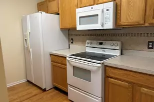 2736 S Knightsbridge Cir, Ann Arbor, MI 48105 - Photo 5
