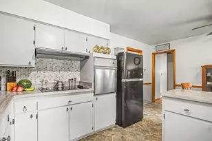 427 Bates St, Jackson, MI 49202 - Photo 11
