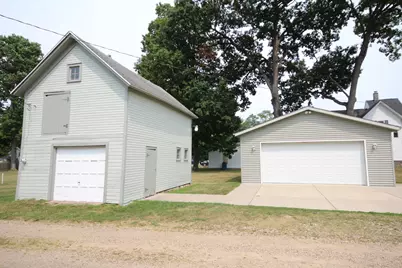 208 S Michigan Avenue, Vicksburg, MI 49097 - Photo 3