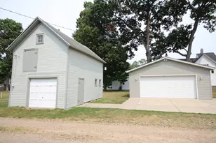 208 S Michigan Ave, Vicksburg, MI 49097 - Photo 3
