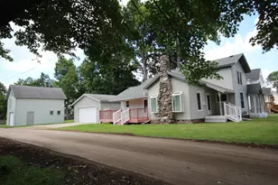208 S Michigan Ave, Vicksburg, MI 49097 - Photo 1