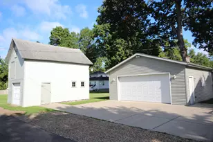 208 S Michigan Ave, Vicksburg, MI 49097 - Photo 3