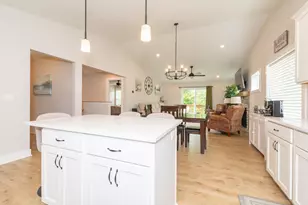 1423 N Village Cir, Kalamazoo, MI 49009 - Photo 13