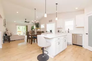 1423 N Village Cir, Kalamazoo, MI 49009 - Photo 9