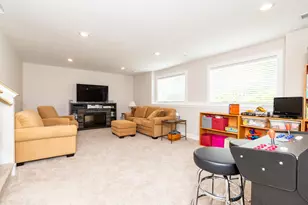 1423 N Village Cir, Kalamazoo, MI 49009 - Photo 27