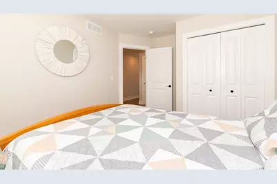 1423 N Village Circle, Kalamazoo, MI 49009 - Photo 7