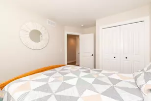 1423 N Village Cir, Kalamazoo, MI 49009 - Photo 7