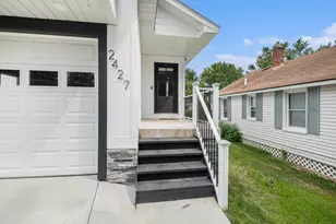 2048 Wyoming Ave SW, Wyoming, MI 49519 - Photo 3