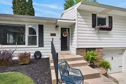 2165 Apple Avenue NW, Grand Rapids, MI 49504 - Photo 3