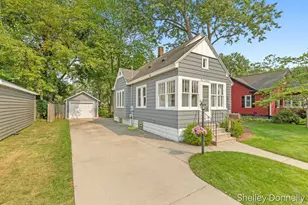117 S Park St, Zeeland, MI 49464 - Photo 3