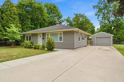 563 W Middle Street, Chelsea, MI 48118 - Photo 1