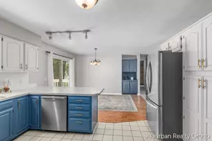 2543 Glencairin Dr NW, Grand Rapids, MI 49504 - Photo 11
