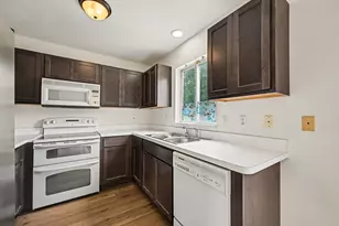 8433 Barrington Dr, Ypsilanti, MI 48198 - Photo 9