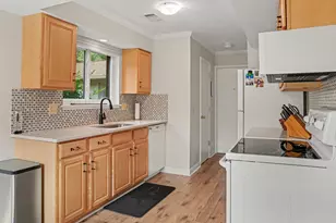 3814 Greenleaf Cir, Kalamazoo, MI 49008 - Photo 9