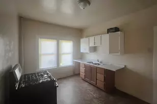 864 Highland Ave, Benton Harbor, MI 49022 - Photo 7
