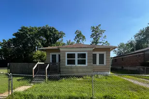 864 Highland Ave, Benton Harbor, MI 49022 - Photo 1