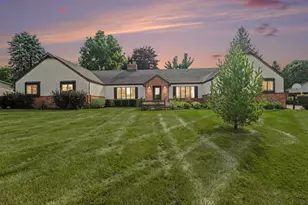 8569 Roundhill Ct, Saline, MI 48176 - Photo 3