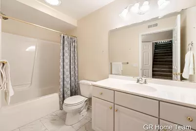 1059 Greenwood Forest SE, Grand Rapids, MI 49546 - Photo 39