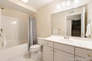 1059 Greenwood Forest SE, Grand Rapids, MI 49546 - Photo 39