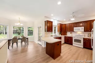 1059 Greenwood Forest SE, Grand Rapids, MI 49546 - Photo 11