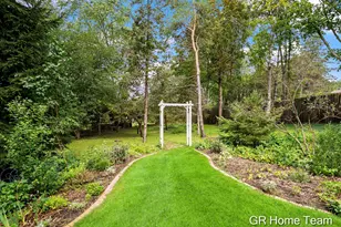 1059 Greenwood Forest SE, Grand Rapids, MI 49546 - Photo 45