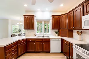1059 Greenwood Forest SE, Grand Rapids, MI 49546 - Photo 17