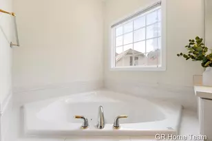 1059 Greenwood Forest SE, Grand Rapids, MI 49546 - Photo 29