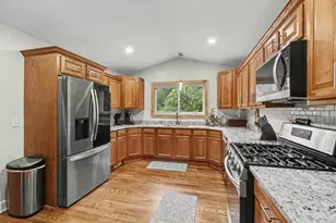 37454 Eagle Dr, Livonia, MI 48150 - Photo 3