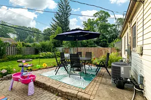 1036 N Maple Rd, Ann Arbor, MI 48103 - Photo 3