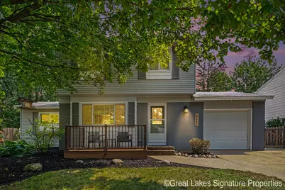 8282 Courtland Drive NE, Rockford, MI 49341 - Photo 3