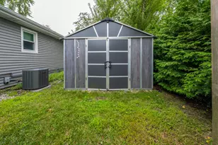 2110 Commonwealth Rd, Benton Harbor, MI 49022 - Photo 37